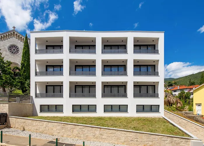 Belinda Apartments With Balcony
