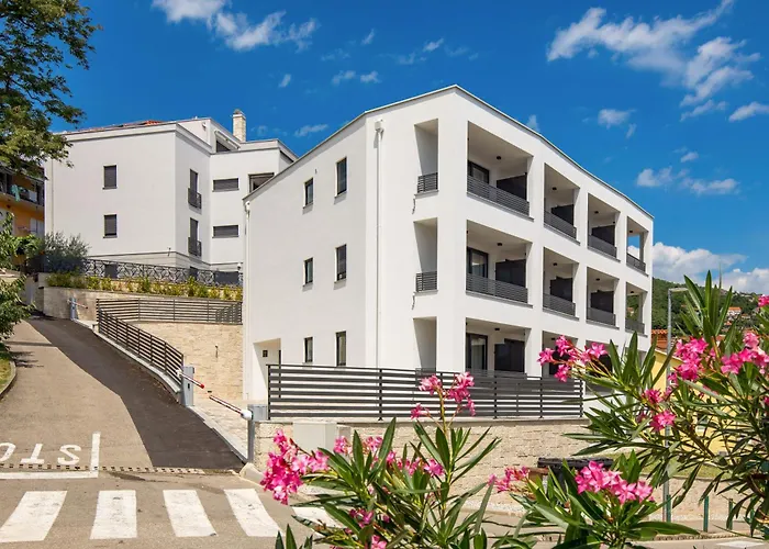 Belinda Apartments With Balcony