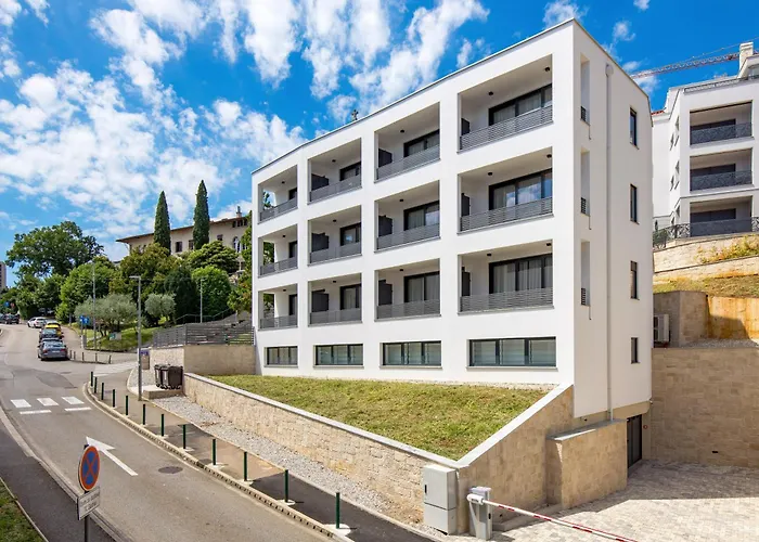Belinda Apartments With Balcony