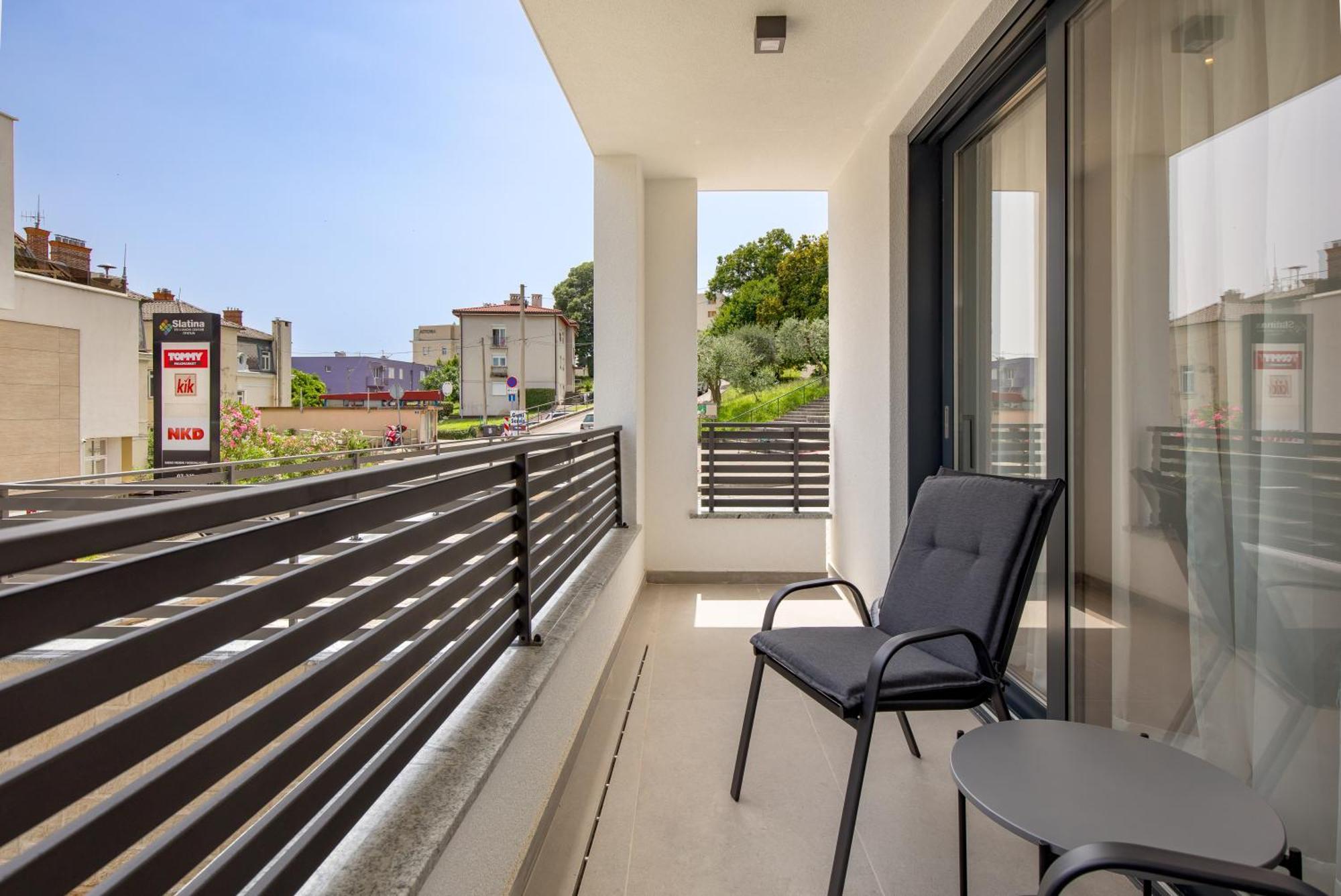 Apartma Belinda With Balcony