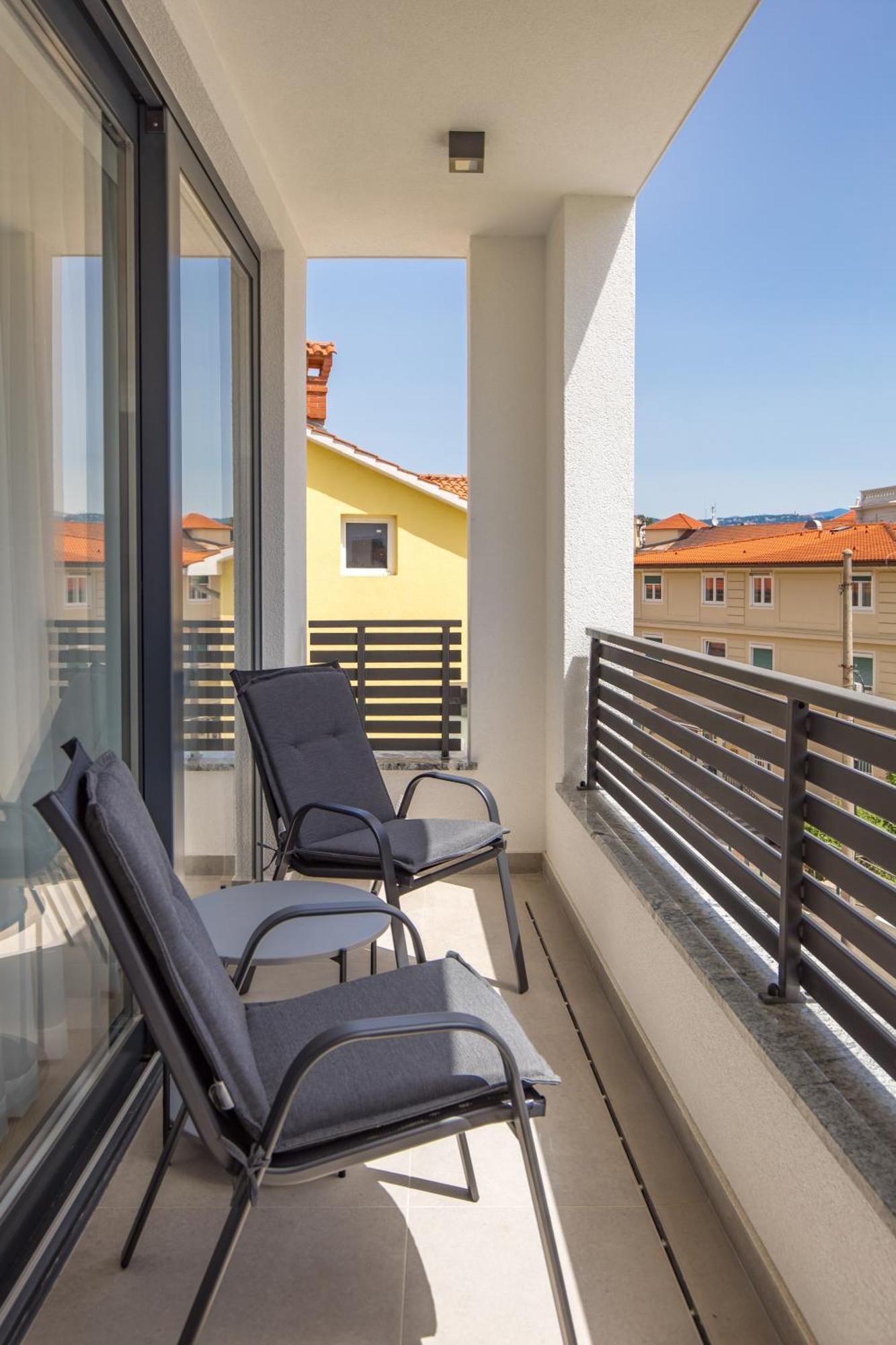 Belinda With Balcony *